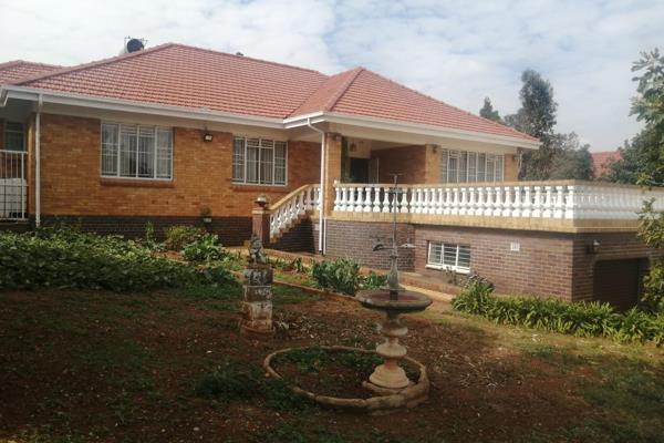 Inclosed subburb with security gard in Cyrildene , main house with 3 Bedroom,2 Bathroom ...