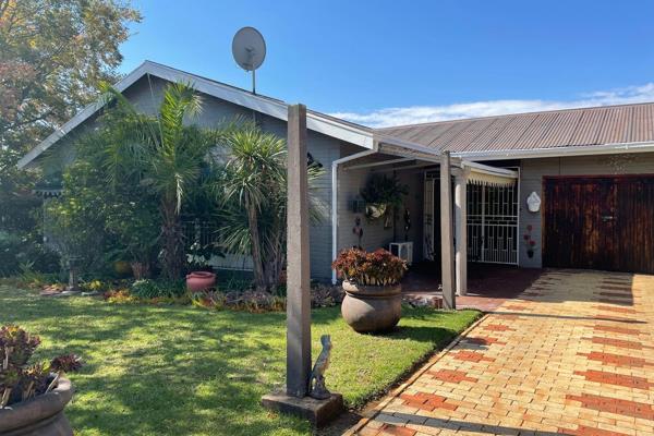 Your dream home in Uitsig awaits you !!!

This 3 bedroom house offers 2 bathrooms, of which one is a full en-suite to the main ...