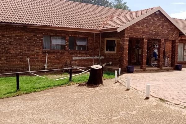 This Plot in Heidelberg AH boasts an array of features perfect for comfortable living and entertaining.

Bedrooms: Four spacious ...