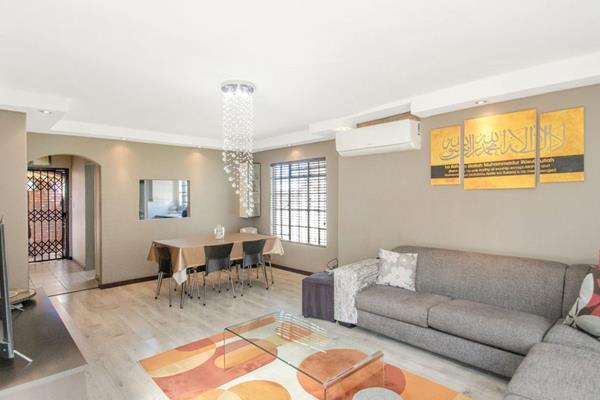 Welcome to this lovely, secure, free-standing home on Meadway Street in Kelvin, Sandton.&#160;

The heart of the home is the large ...