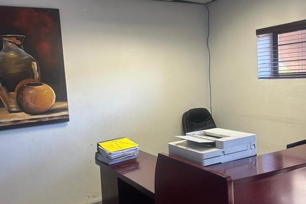 Prime office space in Polokwane CBD

Discover our optimized office available on the ground floor of a secure office park! Featuring a ...