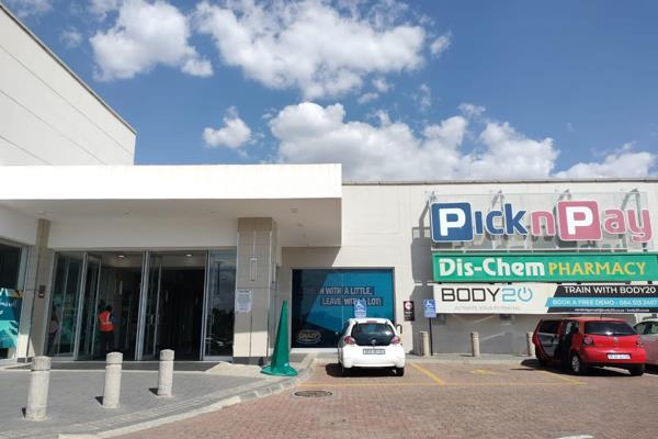 233m2 Shop located at the entrance to the mall in Randpark Ridge, Randburg.  This retail ...