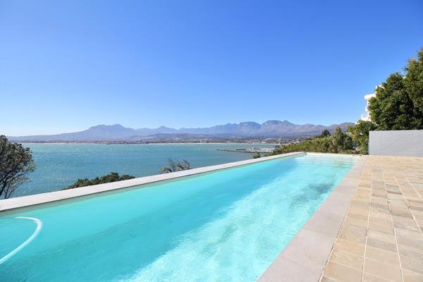 Breathtaking Mountain and Ocean Views in Gordon’s Bay 

Welcome to your dream home ...