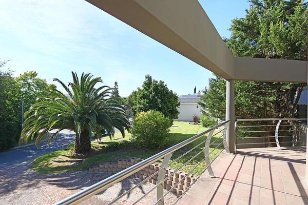 Lovely home in an excellent area close to the Durbanville Wine Route and MTB trails ...