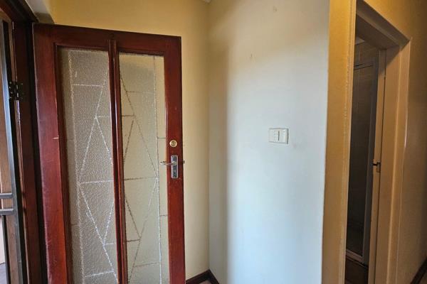This flat does not feel like a flat but a home.

The flat consists of:

2 Bedrooms both with built-in cupboards.
Bathroom with shower ...