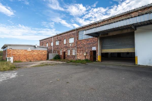 An investment opportunity with endless possibilities! 
This large industrial property ...