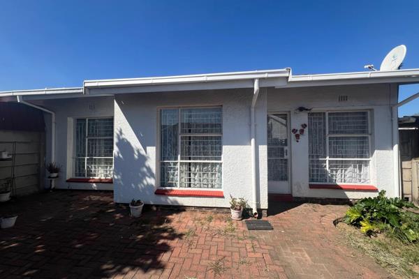 Located right in the heart of Klipfontein this three-bedroom house is fantastic for Investors . Home comprising of 3 spacious bedrooms ...