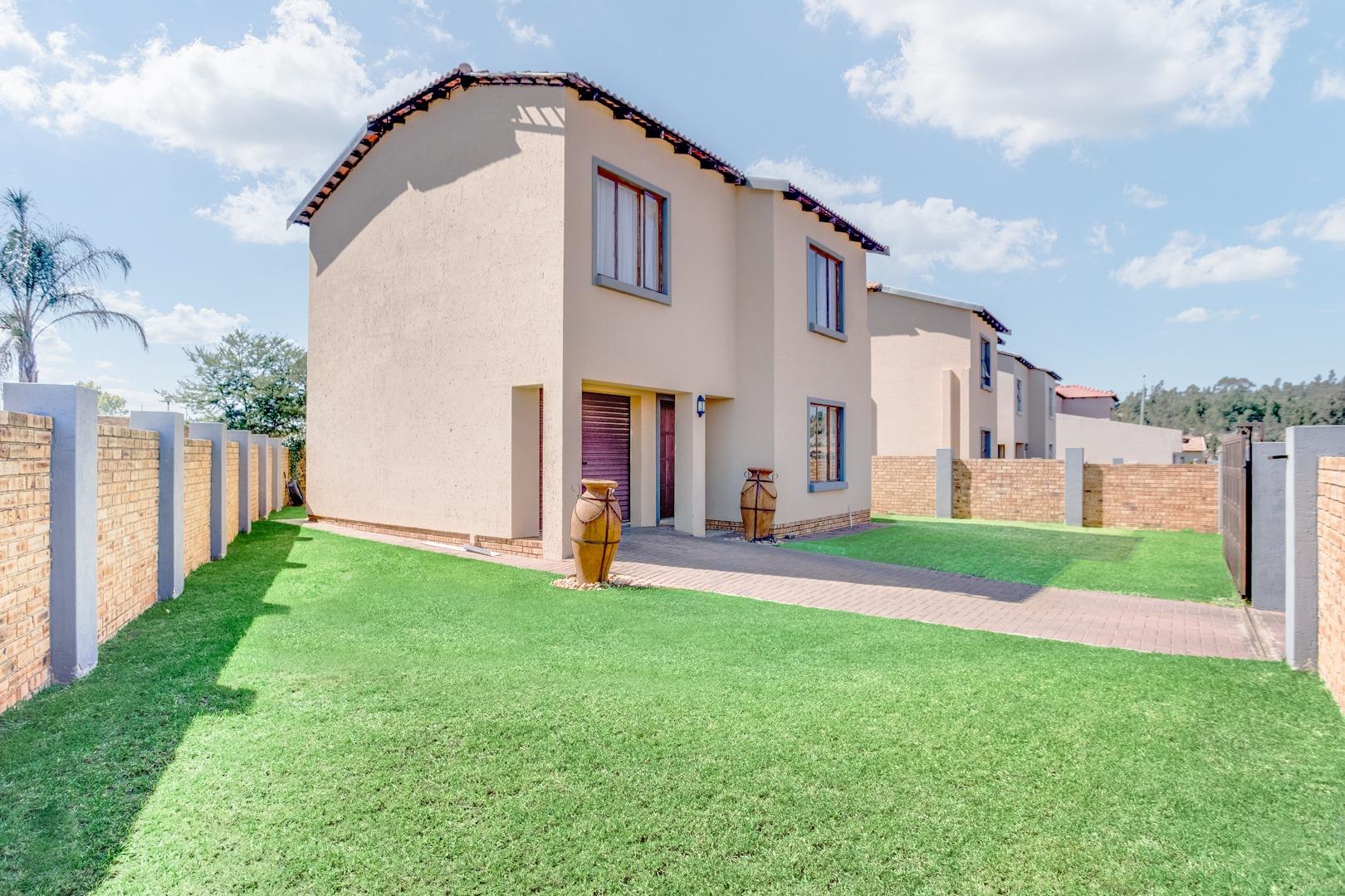 Townhouses for sale in Roodepoort : Roodepoort Property : Property24 ...