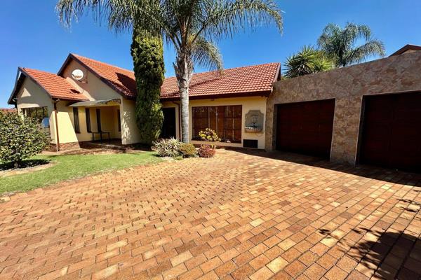 This home is nested in a boomed area of Sunward Park with 24 hour security.  The property offers the option of accommodating extended ...