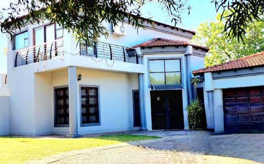 3 Bedroom Townhouse for sale in Emfuleni Golf Estate