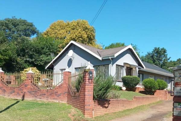 Modern family home with 2 bedroom granny flat.  Ample parking and a large garden for ...