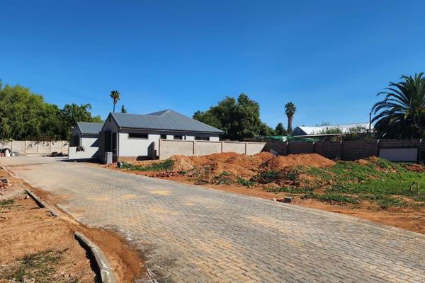 Introducing an exclusive gated complex in West Bank, Oudtshoorn, where luxury living meets convenience. Each unit boasts a modern ...