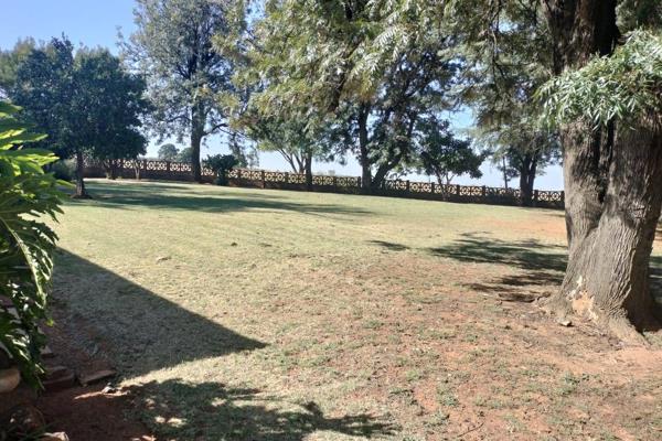 Smallholding of 10.9 hectares just outside the town of Emalahleni for Sale.   Close to the tar road. 

Attention Truck drivers -  this ...