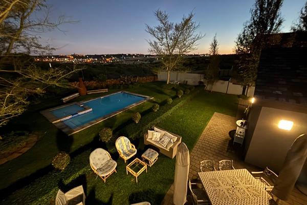 Luxury living at its finest.  Well planned and designed house with magnificient views and privacy.  This exquisite four bedroom house ...