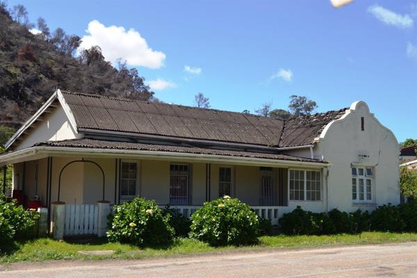 4078m2 development opportunity on a level stand in Knysna CBD. 2 Historic homes on front ...