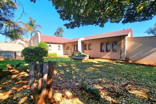 3 Bedroom House for sale in Krugersrus