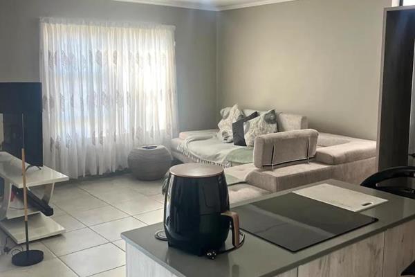 Located in the popular neighborhood of Amberfield City in Centurion, this beautiful ...