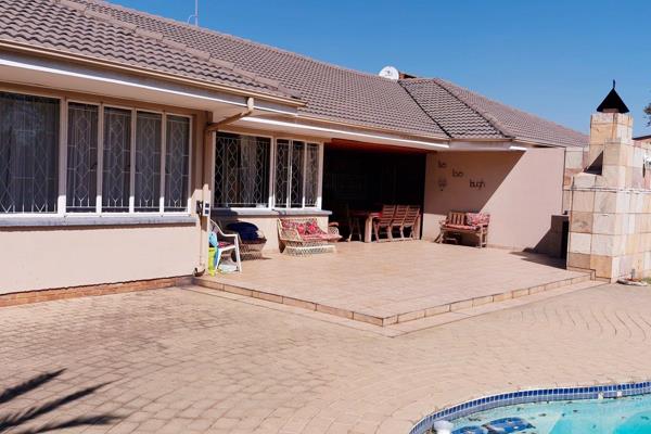 Very Spacious  four  bedroom family home  with two bathrooms M.E. Large lounge and ...