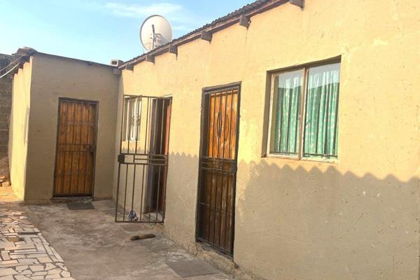 Charming Property for Sale in Moteong Section, Tembisa

Discover the potential of this inviting 4-roomed house, perfectly located in ...