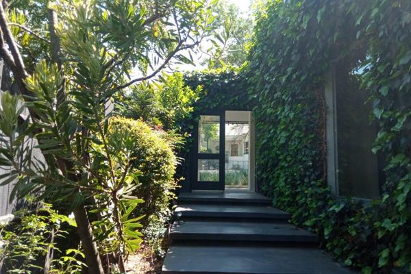 SELLER SAYS R2 500 000 seals the deal !

This is how Parkhurst does contemporary chic...
A stunning renovation by a stylish eye - ...