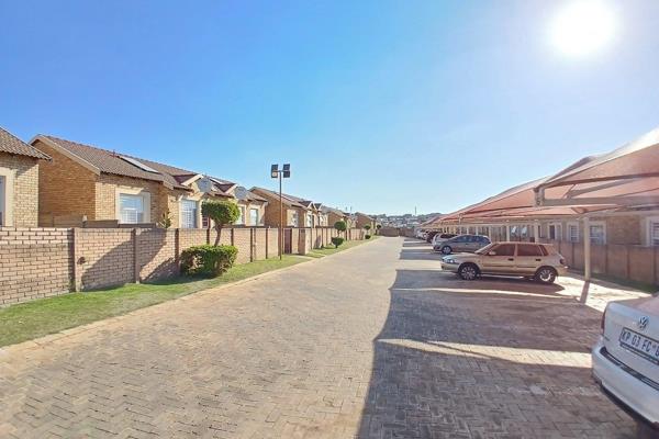 Step into this secure and quiet street on celtic park. The house well maintained and comes with an open kitchen with styled cabinets. ...