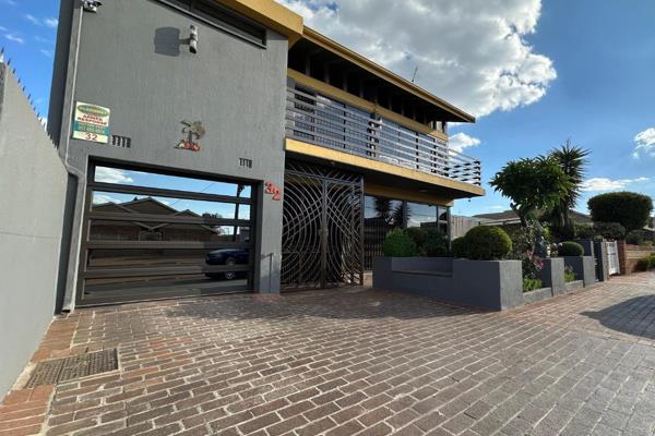 Welcome to your dream home in the heart of Lenasia Ext 3! This spacious and modern property offers everything you need for luxurious ...