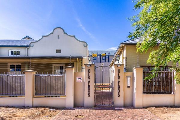 Open plan kitchen, dining, living and sleeping, leading out onto a large balcony.
This is a comfortable apartment with a modern ...