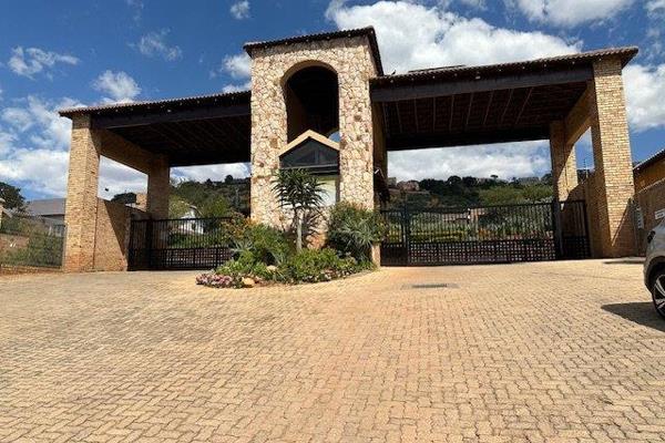 Enjoy magnificent views of the Magaliesberg Mountains!

Spacious, high ceiling ...