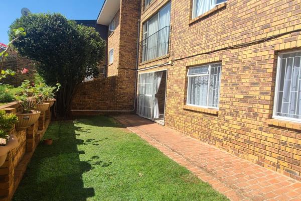 This beautiful garden unit is in a very secure complex in Eastleigh border Edenglen.  ...