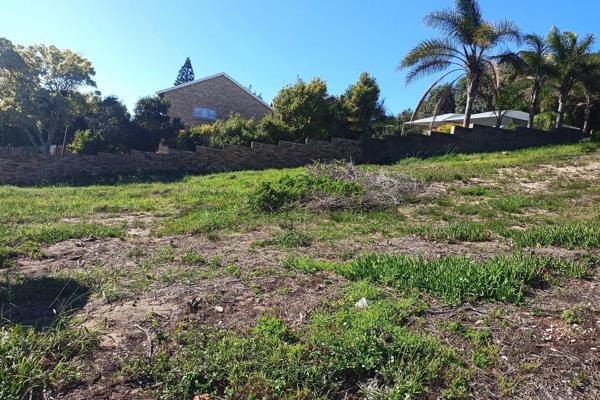 This vacant stand offers you 692 sqm to build the home of your dreams. Situated in a sought after area in Paradise Beach, Jeffreys Bay. ...