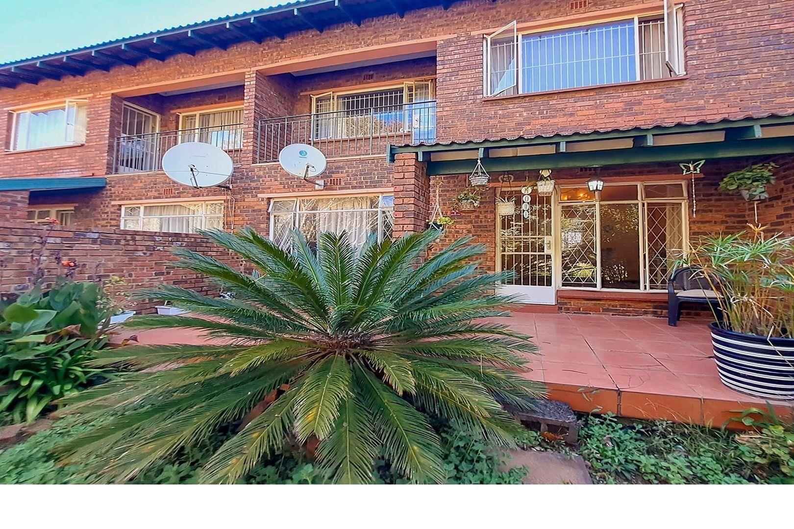 3 Bedroom Townhouse for sale in Florida Park 8 Pineview, 1 Deslin