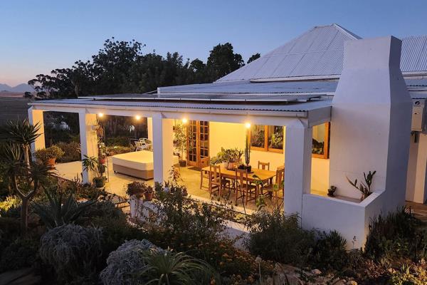 Harcourts Sole Mandate

Positioned on an elevated corner in this charming town, this property offers prime views over Swartland farms ...