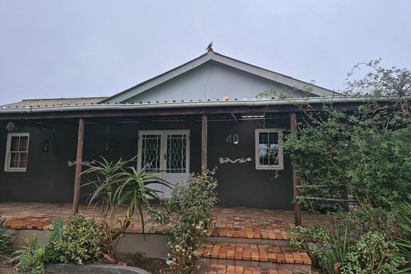 HOME WITH EXCELLENT RENTAL RETURNS

This home is perfectly positioned on the main road entering Darling. The property can be divided ...