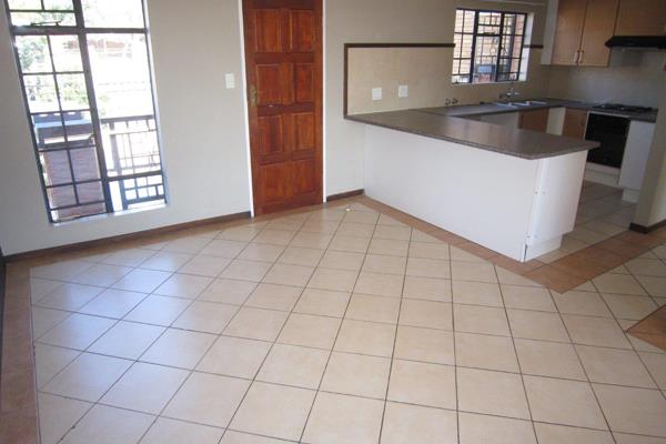 The beautiful open plan kitchen (with enough space for 2 x under-counter appliances) ...