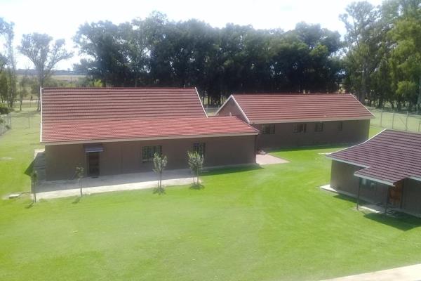 This prestigious 27 ha farm nested on the Rietspruit river in town, complete with all ...