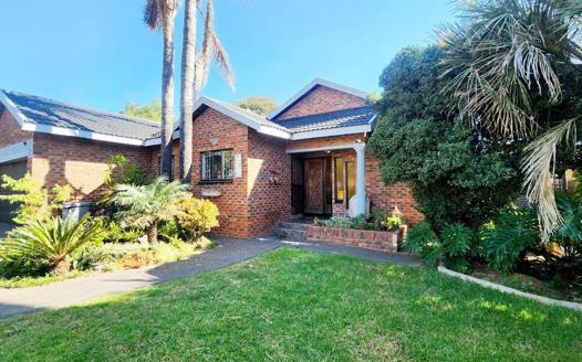 4 Bedroom House for sale in Randpoort