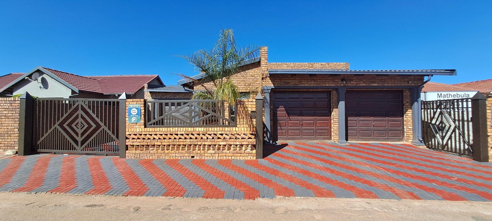 3 Bedroom House for sale in Mamelodi East - P24-114335861