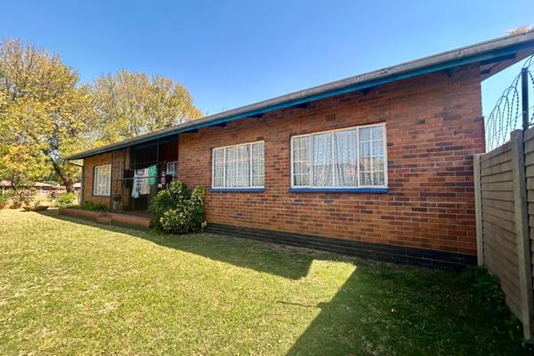 Neatly maintained 3 bedroom house for sale in a serene side of Vanderbijlpark CW5. Ideal family home with spacious living areas ...