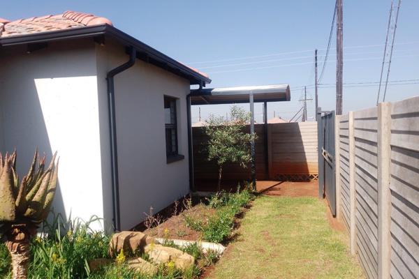 &quot;Spacious 3 bedroom house in Protea Glen!

Features:

- 3 bedrooms with ample closet space
- 2 bathrooms, one en-suite
- ...