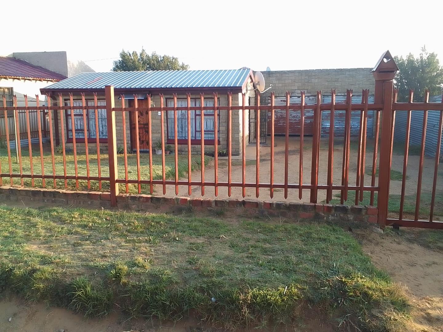 2 Bedroom House for sale in Bohlokong P24114364508