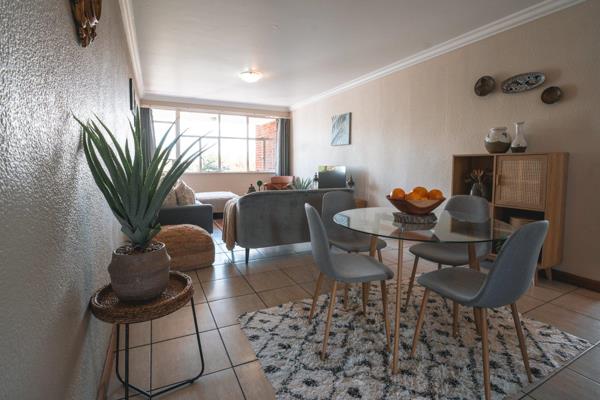 Deposit r10450 and once of lease fees r1000

3 bedroom flat in a neat and tidy well ...
