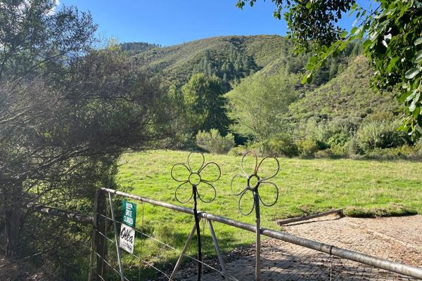 Seeff Robertson is proud to present this income generating lifestyle holiday farm just outside Robertson in the very much desired ...