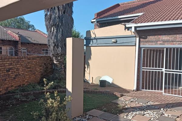 Full deposit (R4000), full month&#39;s rent (R4000), and admin fee applicable (R1250) - Non-negotiable

*Bedroom with en-suite bathroom ...