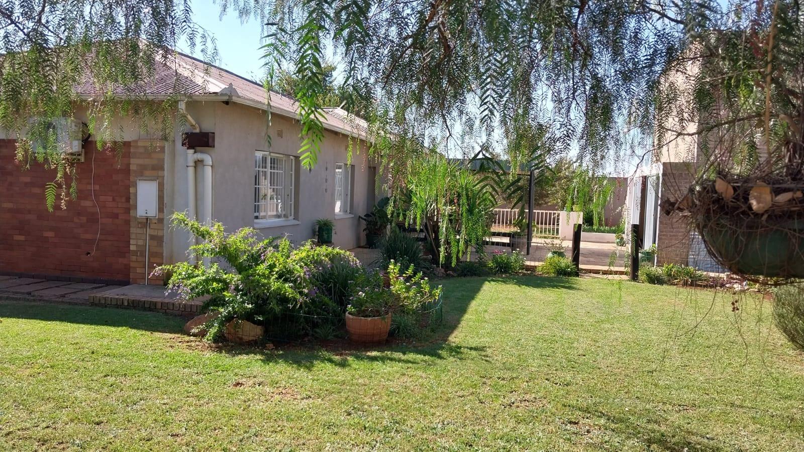 3 Bedroom House for sale in Daleside P24114366121