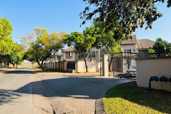 This stunning one-bedroom apartment is located in a 24-hour security complex in Klippoortje, Boksburg.

The complex is less than a ...