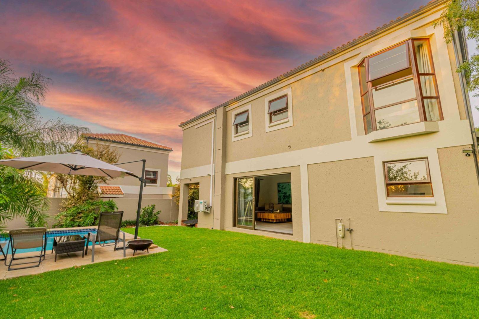 2 Bedroom Townhouse for sale in Sunninghill P24114368513