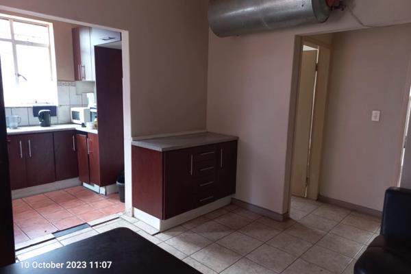 This neat unit is on the 1st floor. Comprising of 3 spacious bedrooms, this apartment has an open plan lounge and kitchen. 

Kitchen ...