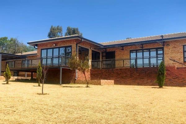 If you&#39;re in search of your own paradise along the serene banks of the Vaal River, your quest ends here. This remarkable home in ...