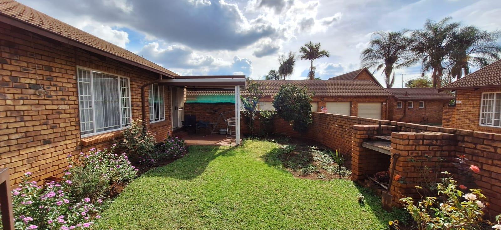 Weavind Park Property Townhouses to rent in Weavind Park