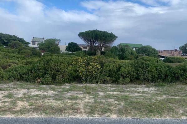 Escape to the peaceful charm of Pearly Beach with this vacant plot, a short 15-minute ...